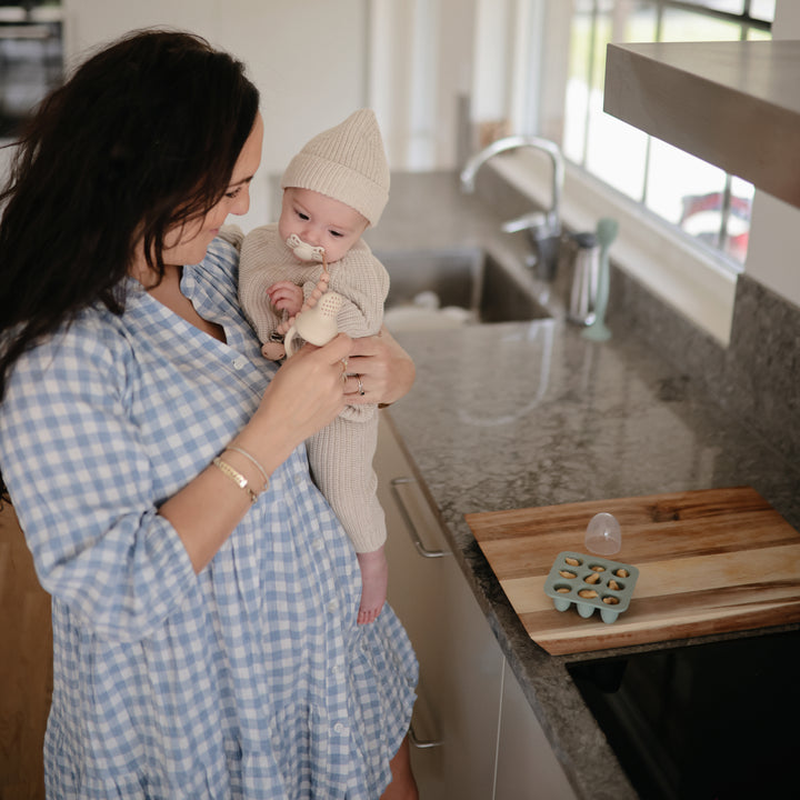 FRIGG Butterfly Anatomical Silicone Pacifier-2 Pack(Cream and Blush)